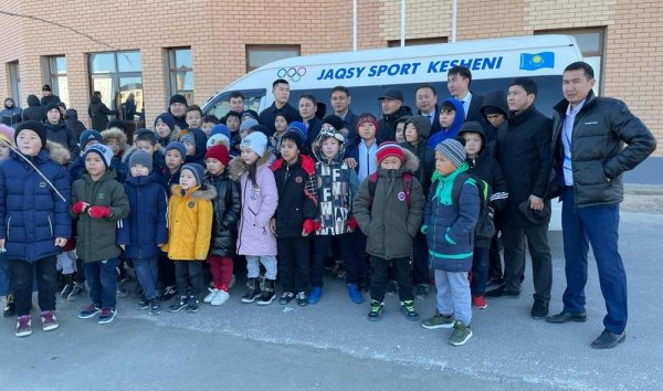 Сельским спортсменам в Мангистау подарили микроавтобус