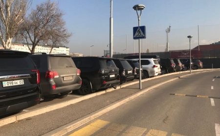 В элитную школу – на акиматовских авто. На чем ездят дети чиновников?
