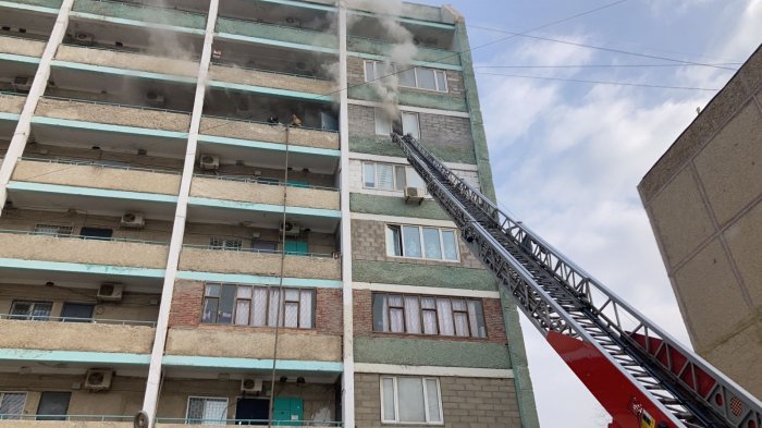 Четверых детей вызволили из закрытых квартир спасатели Мангистау
