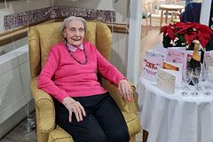 101-летняя любительница выпивки раскрыла секрет долголетия