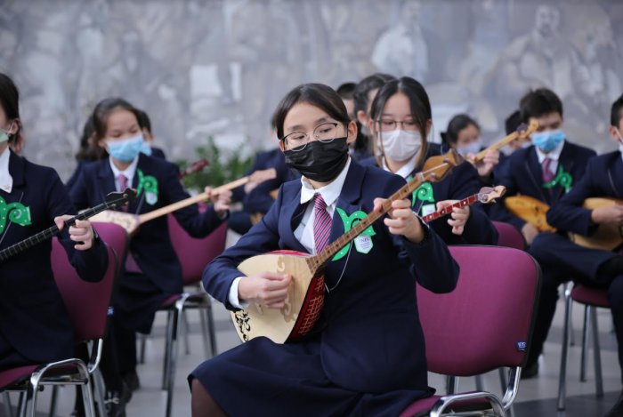 В Актау прошел флешмоб домбристов «Наследники Великой степи»