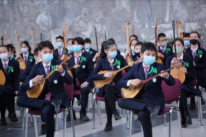 В Актау прошел флешмоб домбристов «Наследники Великой степи»