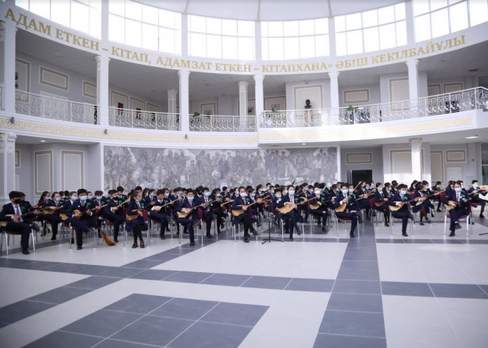 В Актау прошел флешмоб домбристов «Наследники Великой степи»