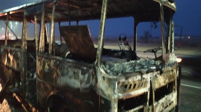 В Приморском районе Актау сгорел автобус