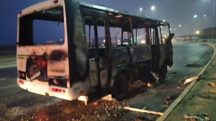 В Приморском районе Актау сгорел автобус