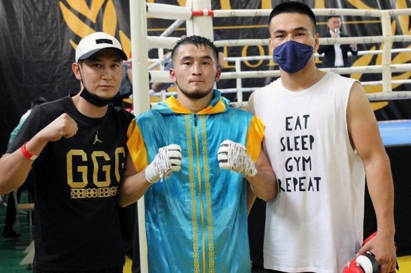 Первый титул в профи завоевал боксёр из Жанаозена