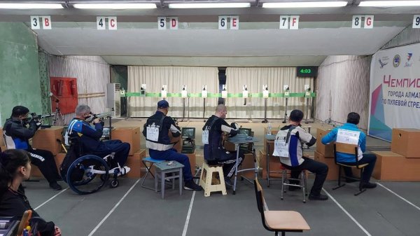 Парастрелок из Актау на соревнованиях просит винтовку у соперников