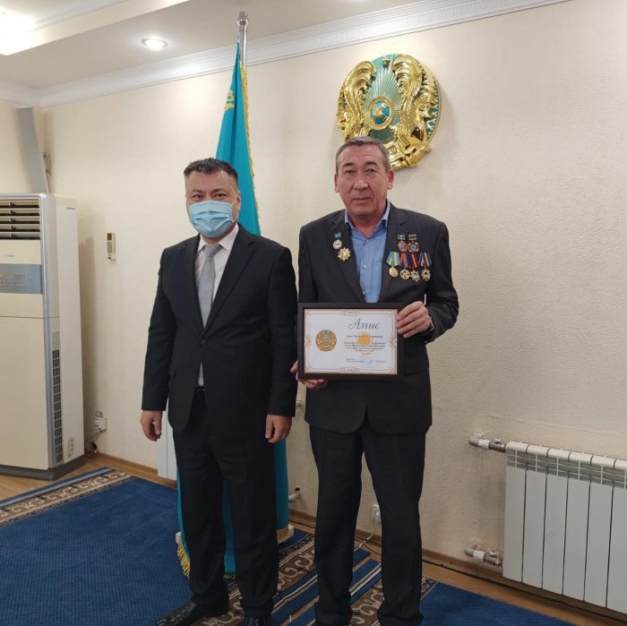 В Актау наградили ликвидаторов Чернобыльской катастрофы