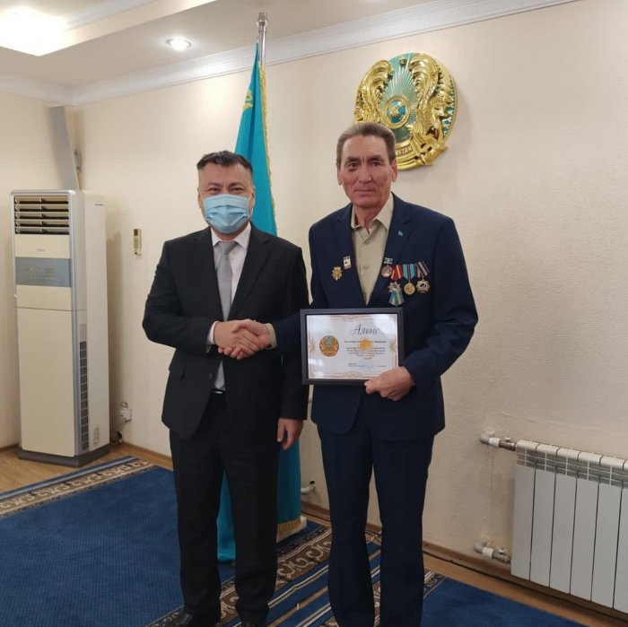 В Актау наградили ликвидаторов Чернобыльской катастрофы