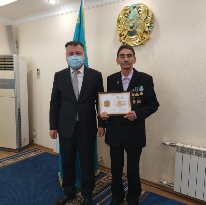 В Актау наградили ликвидаторов Чернобыльской катастрофы