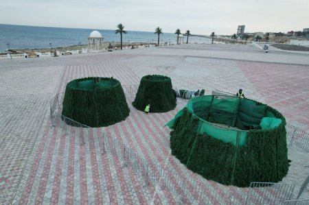 В Актау начали украшать город к Новому году