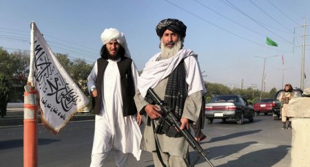 Талибы* запретили включать музыку в машинах и возить женщин без хиджаба – СМИ
