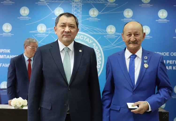 Аким Мангистауской области Нурлан Ногаев наградил энергетиков АО «МРЭК»