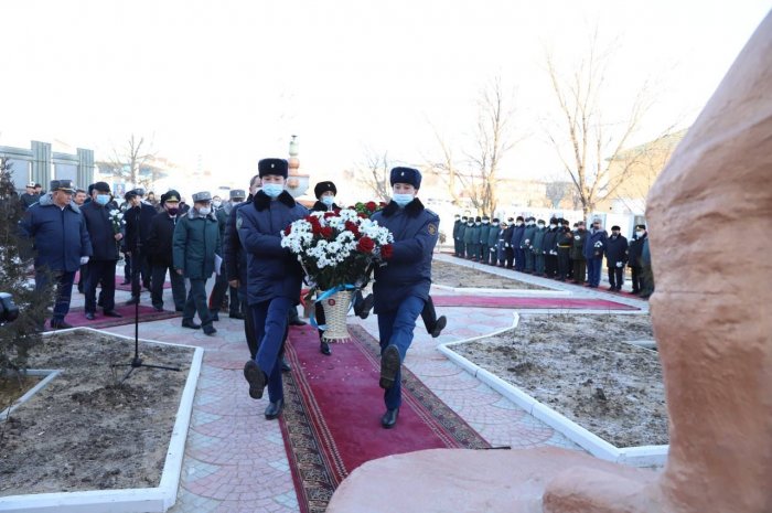 В Актау открыли Аллею Победы