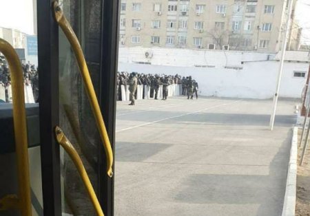 Что происходит на площади Ынтымак в Актау: полиция не комментирует ситуацию