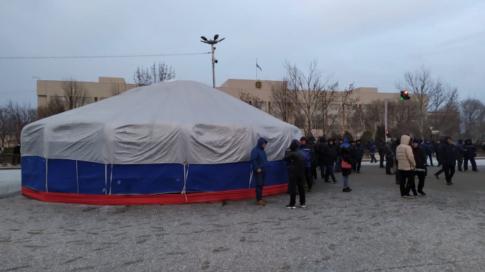 Утро 4 января: Что происходит на площади Ынтымак в Актау