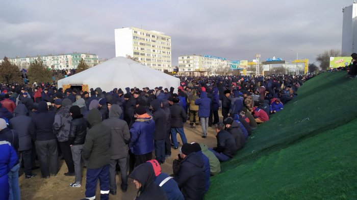 Митинг продолжается: На площади Ынтымак в Актау установили еще одну юрту и биотуалеты