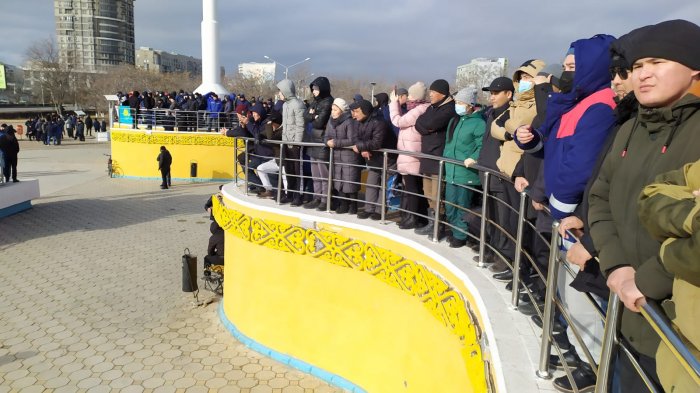Митинг продолжается: На площади Ынтымак в Актау установили еще одну юрту и биотуалеты