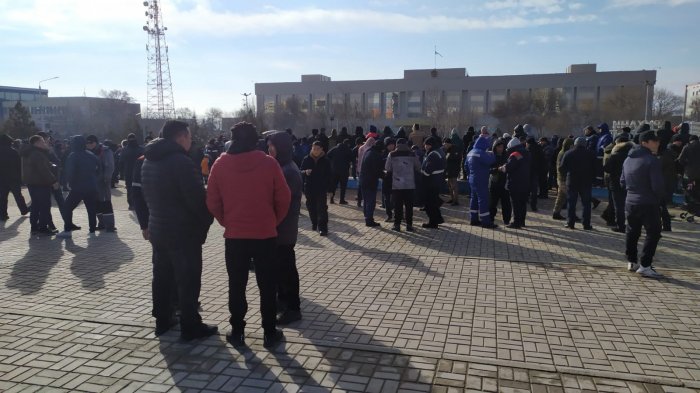 Митинг продолжается: На площади Ынтымак в Актау установили еще одну юрту и биотуалеты