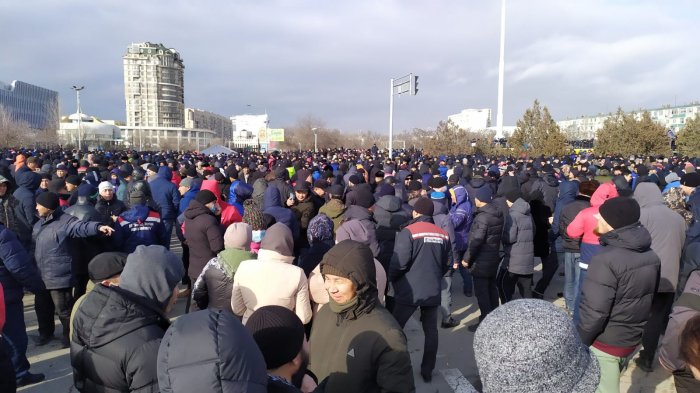 Митинг продолжается: На площади Ынтымак в Актау установили еще одну юрту и биотуалеты