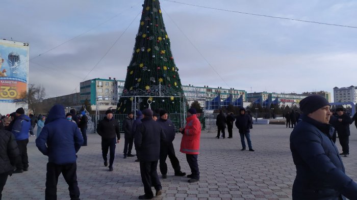 Митинг продолжается: На площади Ынтымак в Актау установили еще одну юрту и биотуалеты