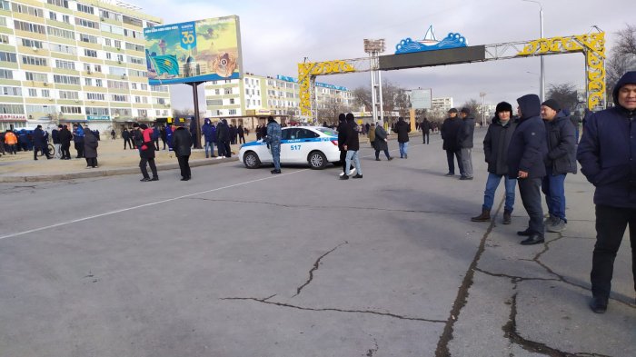 Митинг продолжается: На площади Ынтымак в Актау установили еще одну юрту и биотуалеты