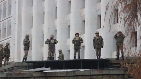 Токаев ввел чрезвычайное положение в Алматинской области