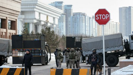 Казахстанцев просят не препятствовать проверке документов и авто