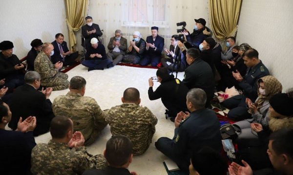 Награду вручили родителям в Актау: Мейрхан Битим посмертно награждён орденом «Айбын» ІІІ степени за мужество и самоотверженность