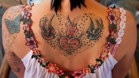 В странах ЕС запретили цветные татуировки