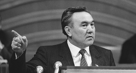 Публично признававший ошибки Назарбаев перестал это делать после «выхода на пенсию»