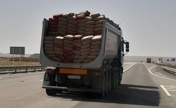 Допустимая нагрузка 10 тонн на ось: «КазАвтоЖол» обратился к грузоперевозчикам в Мангистау