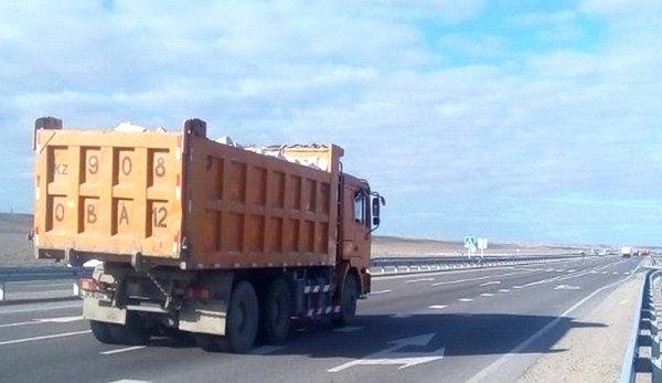 Допустимая нагрузка 10 тонн на ось: «КазАвтоЖол» обратился к грузоперевозчикам в Мангистау