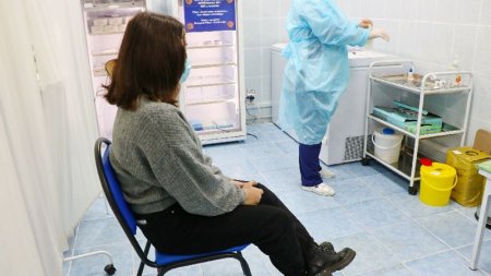 Небольшой спад суточной заболеваемости COVID-19 выявили в Казахстане