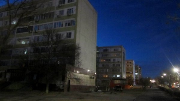 Плакат в центре Актау сорвало ветром: его восстановят после проведения конкурса и выделения средств