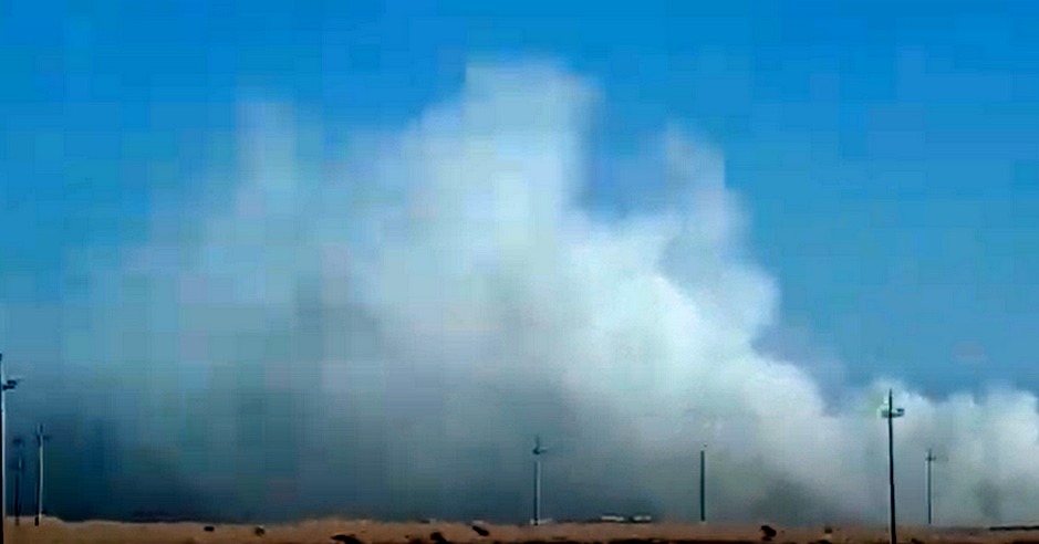 Огромное облако дыма поднялось на подъезде к Жанаозену