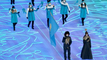 Cборная Казахстана прошлась на церемонии открытия Олимпиады в Пекине 