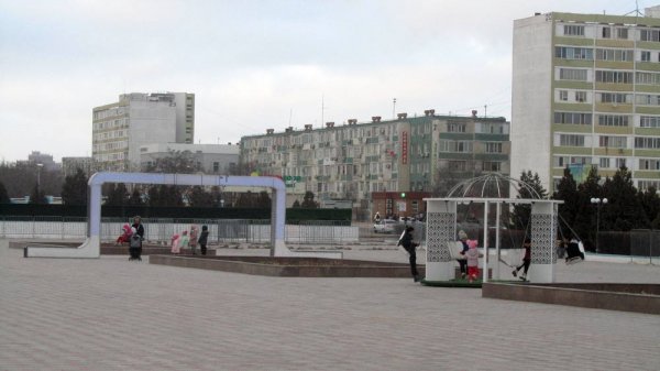 Часть площади огородили в Актау