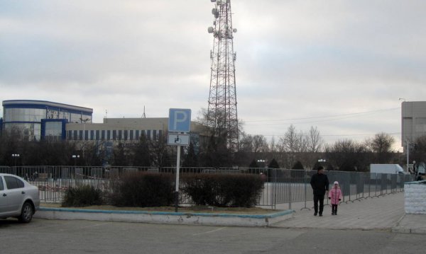 Часть площади огородили в Актау