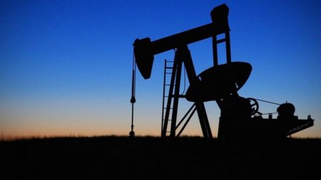 Цена на нефть превысила 97 долларов за баррель впервые с 2014 года