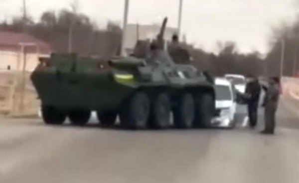 БТР столкнулся с «легковушкой» в пригороде Актау