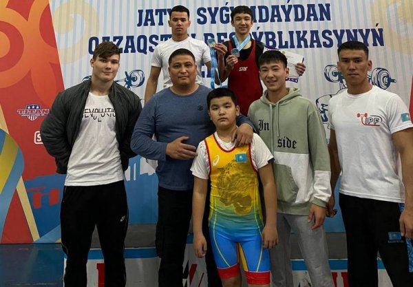 Спортсменка из Актау первой в истории Казахстана осилила штангу весом 200 килограммов