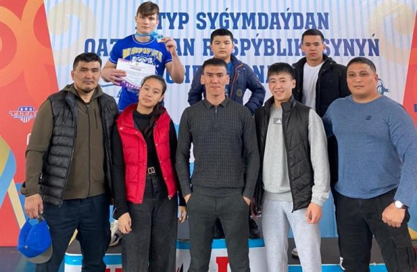 Спортсменка из Актау первой в истории Казахстана осилила штангу весом 200 килограммов