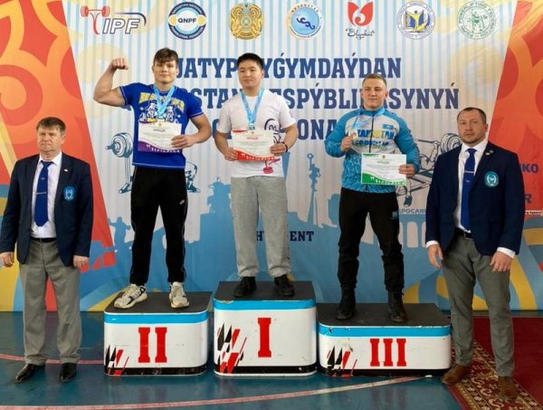 Спортсменка из Актау первой в истории Казахстана осилила штангу весом 200 килограммов