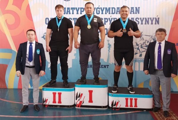 Спортсменка из Актау первой в истории Казахстана осилила штангу весом 200 килограммов