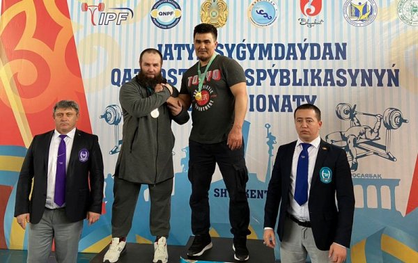 Спортсменка из Актау первой в истории Казахстана осилила штангу весом 200 килограммов