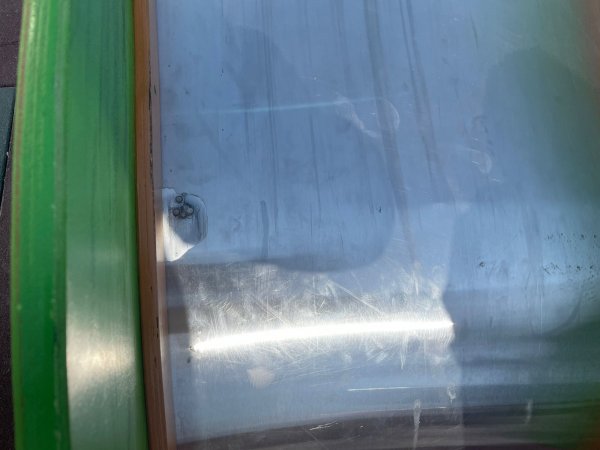 Тяп-ляп и готово! Жительница  Актау пожаловалась на качество новой детской площадки