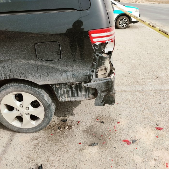 Пострадала работница сервиса: в Жанаозене автомобиль Kia влетел в автомойку