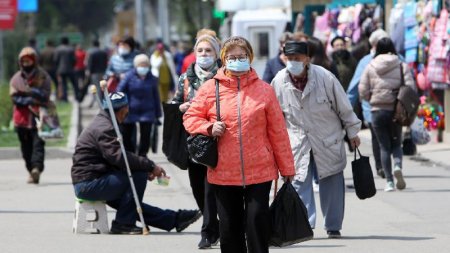 Обязательное ношение масок в помещениях отменили в Казахстане