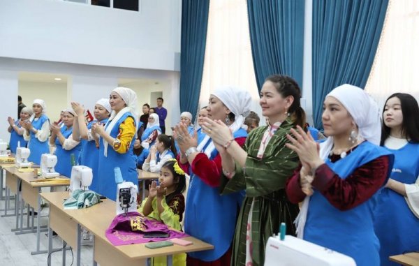 С рождения не имеющая рук швея провела тренинг в Жанаозене